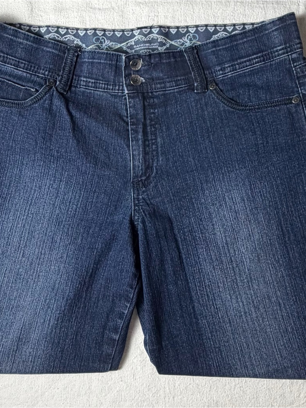 Bandolino women’s Relaxed Jeans in Dark Blue Wash